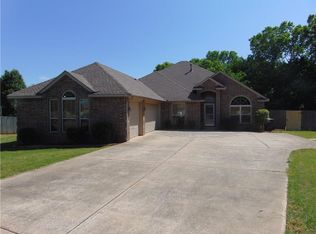 61 Kimberly Dr, Edmond, OK 73003