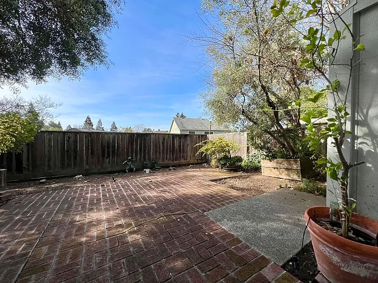 485 Trout Ct — Photo 30