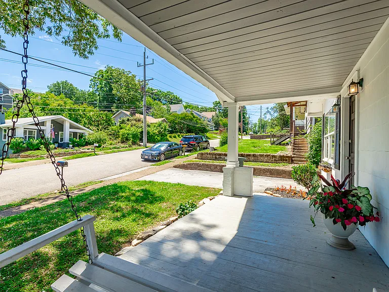 1209 Hanover St — Photo 3