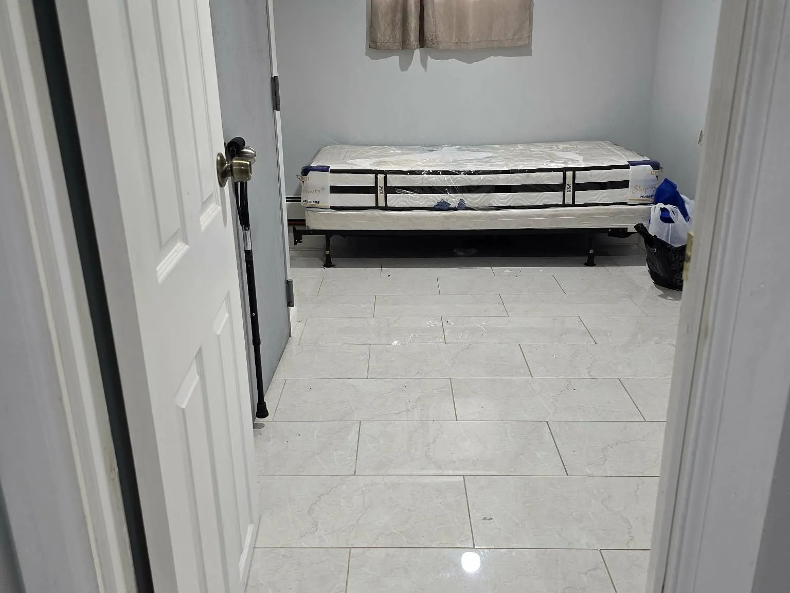 3 bed, 1200 sqft, $1,000 — Photo 2