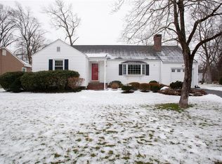 29 Fox Meadow Ln, West Hartford, CT 06107