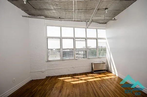 Rented by EXR | media 17