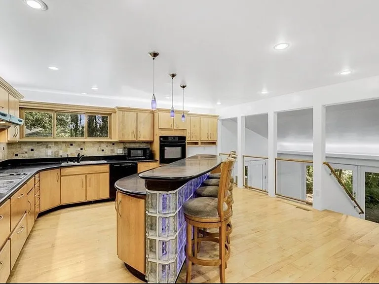 801 Corens Dr — Photo 20