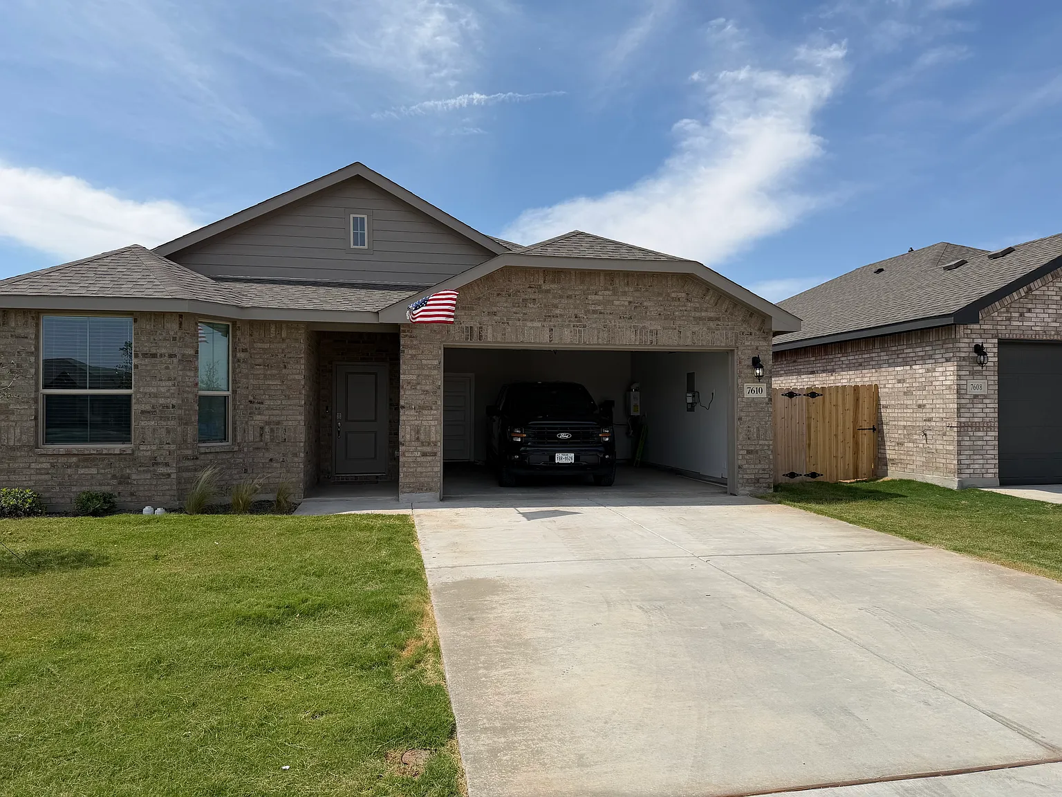 1 bed, 2035 sqft, $700 — Photo 1