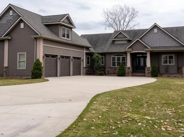 1275 Queensway Dr, Lake Isabella, MI 48893