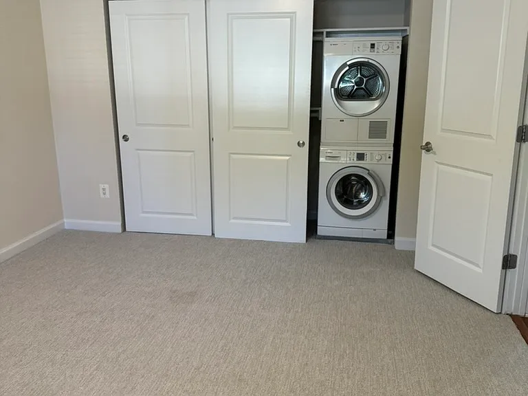 Bedroom/Washer/Dryer