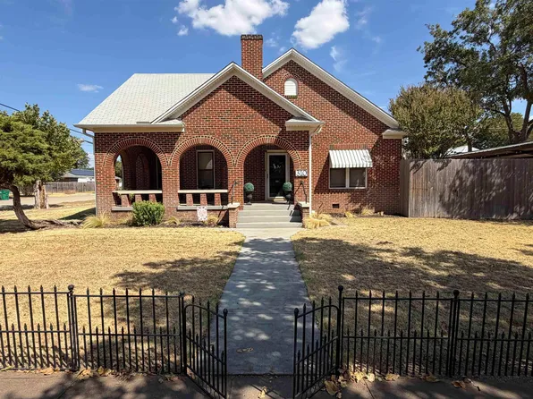 310 N Donald St, Seymour, TX 76380