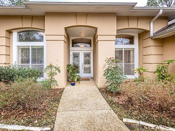 3rd image of 3508 Redwood Ln