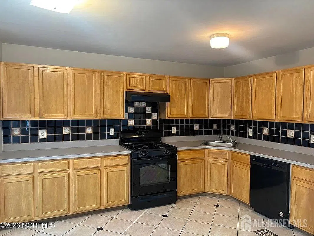 3 bed, 2.5 bath, 1711 sqft, $3,600 — Photo 4