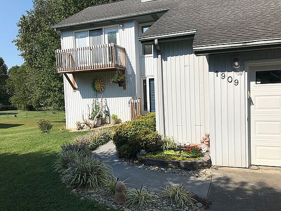 2nd image of 1909 Fairway Dr