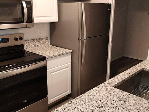 3rd image of 460 Marian Ln APT 9