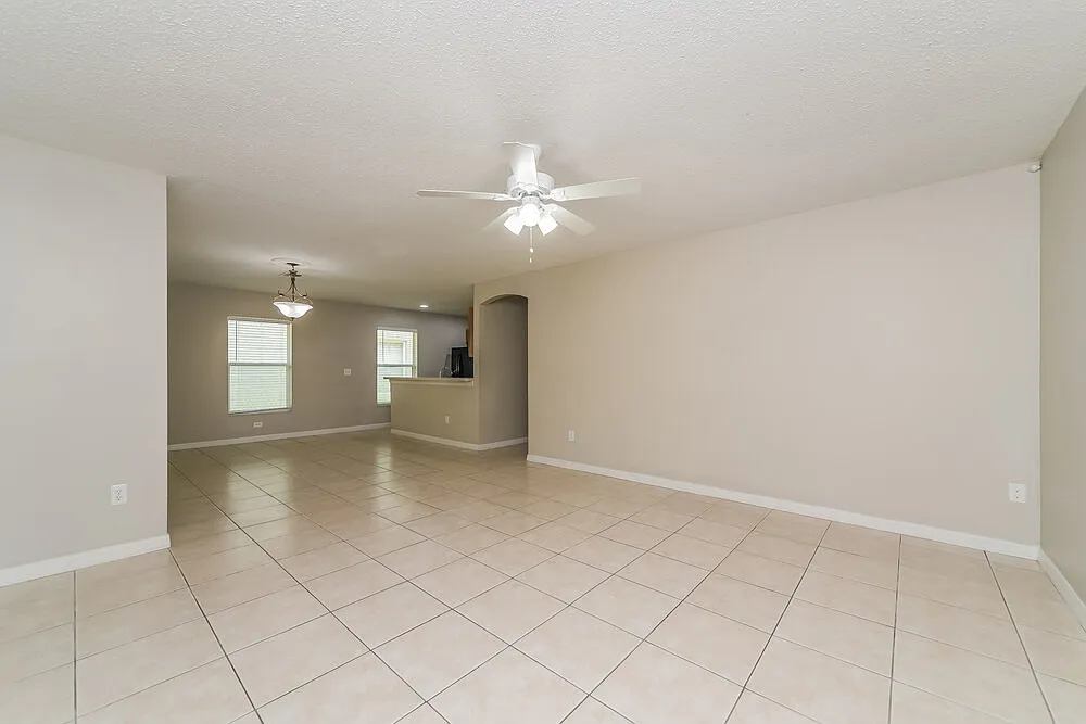 3 bed, 2.0 bath, 1560 sqft, $1,940 — Photo 4