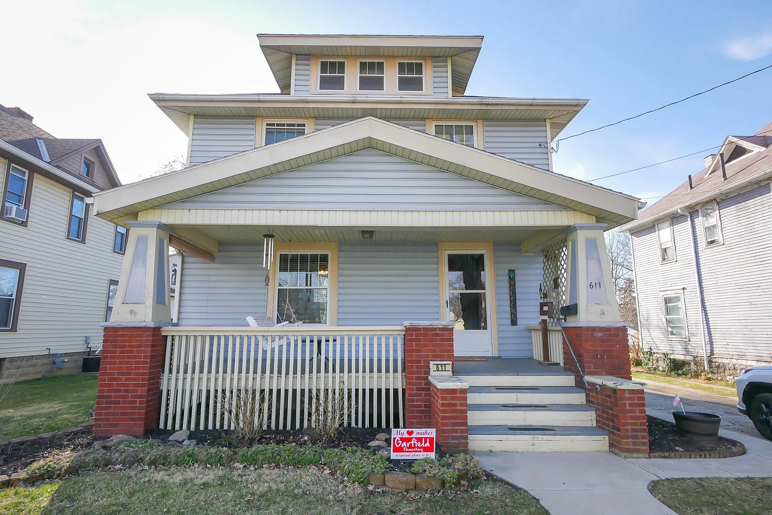 611 Windsor St photo 1