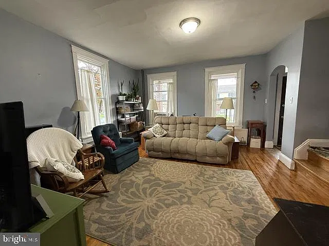 3 bed, 2.0 bath, 1320 sqft, $1,700 — Photo 3