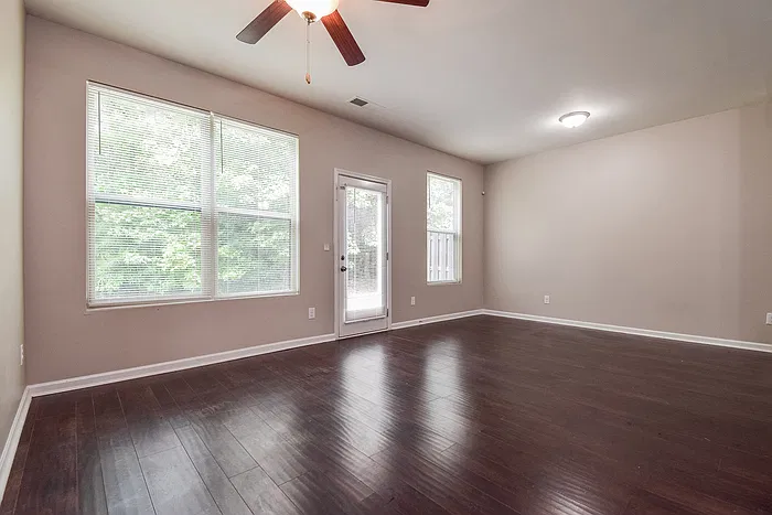 3 bed, 2.5 bath, 1440 sqft, $1,845 — Photo 4