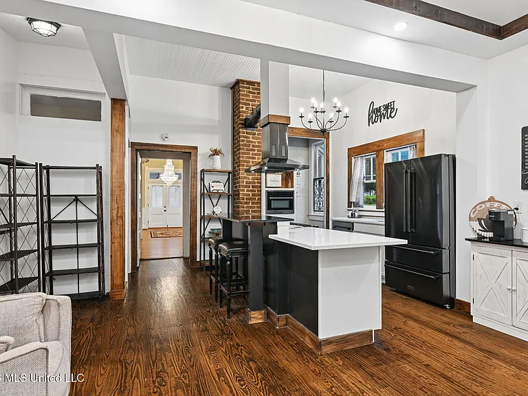 102 W Myrtle St — Photo 14