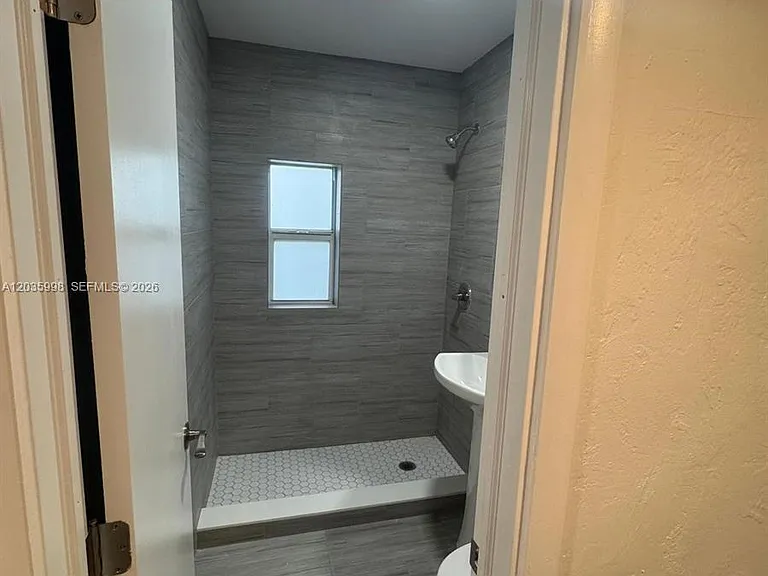 350 SW 15th Rd #9 — Photo 12
