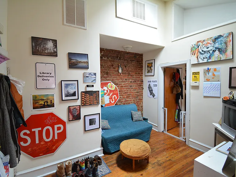 253 W Hansberry St #3F — Photo 1