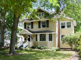 210 9th St, Wilmette, IL 60091