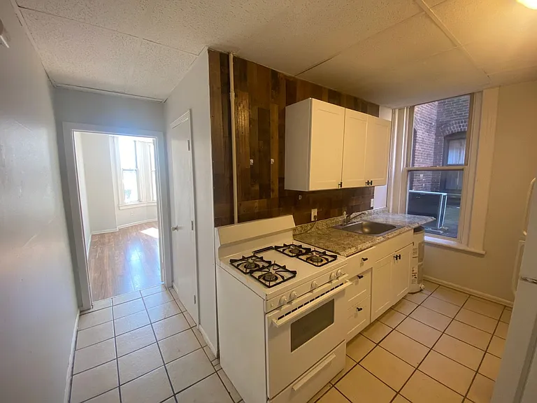 81 W Main St — Photo 7