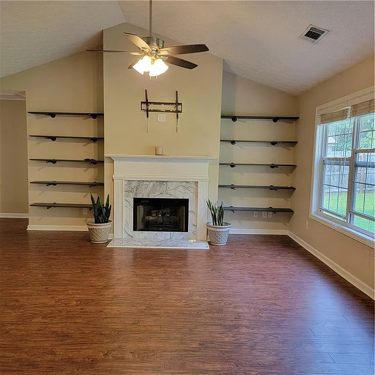 3 bed, 2.5 bath, 1669 sqft, $2,395 — Photo 4