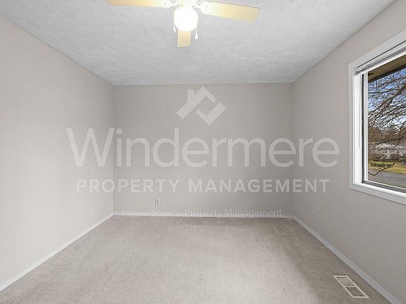 4th image of 3532 W Heroy Ave