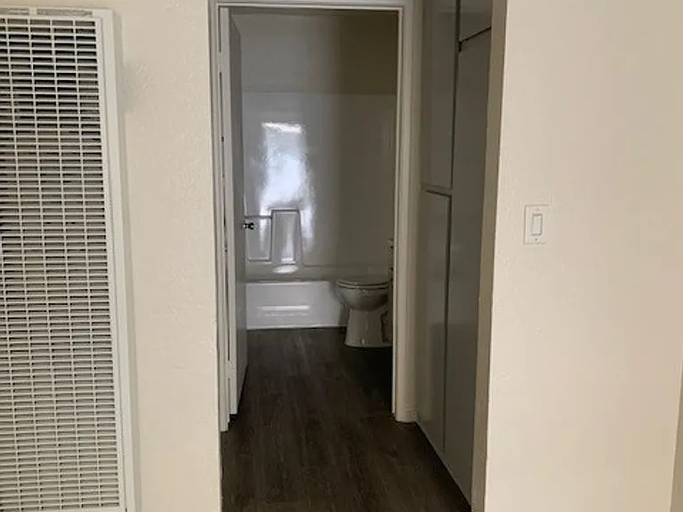 Laurel Canyon Apartments — Photo 38