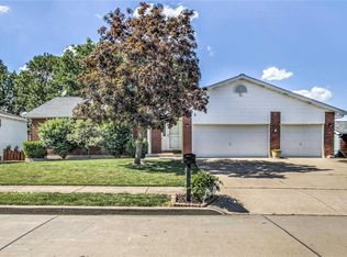 956 Hunter Chaise Dr, Wentzville, MO 63385