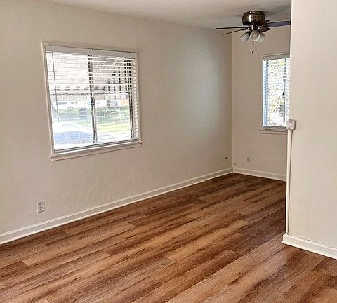 5th image of 1119 Electric Ave #1