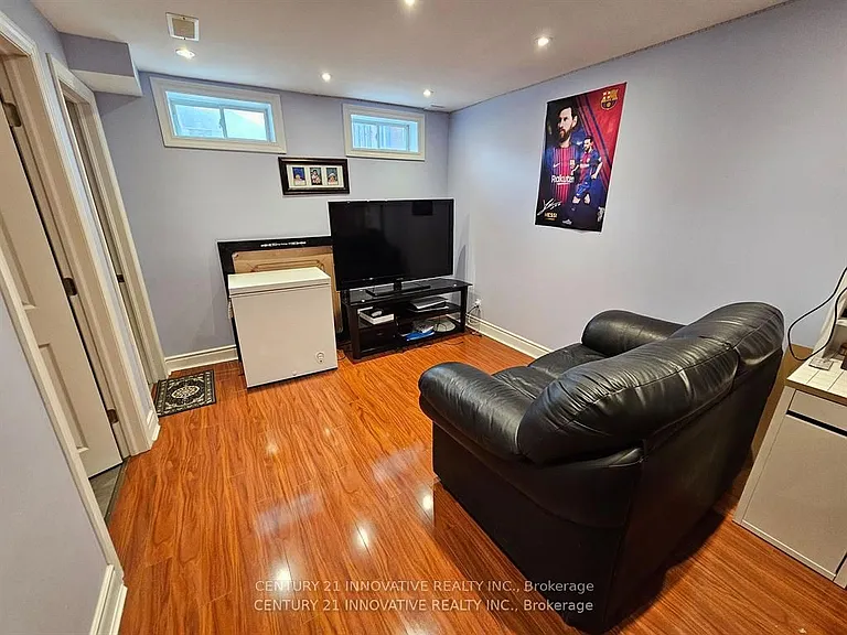 189 S Unionville Ave — Photo 22