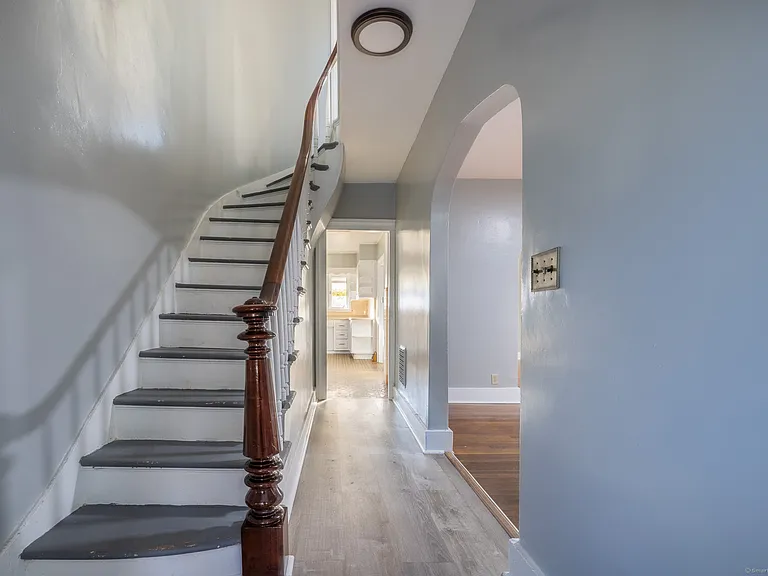 216 Howard Ave — Photo 12