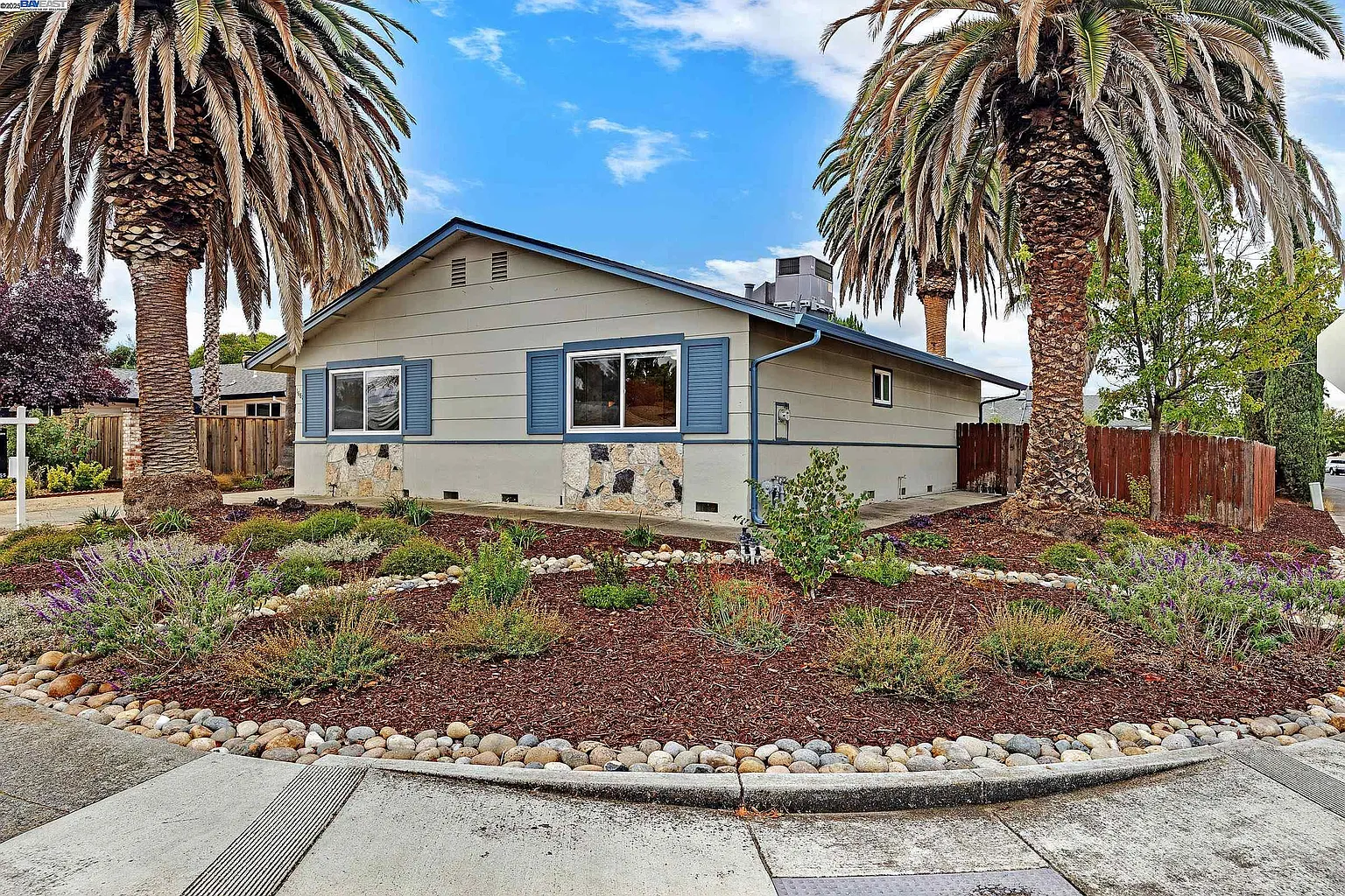 1688 Bluebell Dr photo 1