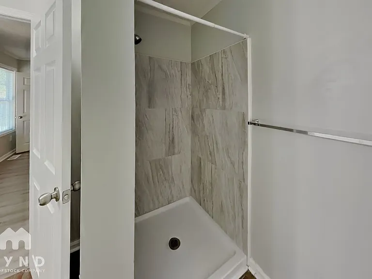 2208 Shalimar Dr — Photo 10