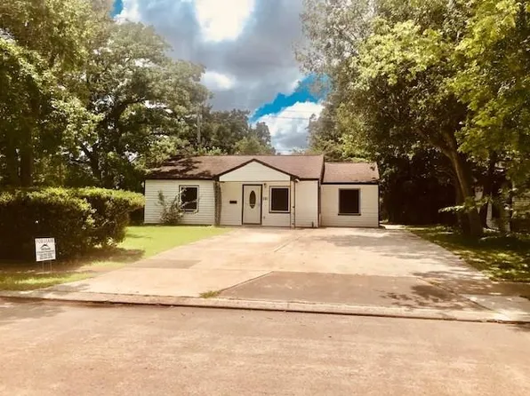 201 Huisache St, Lake Jackson, TX 77566