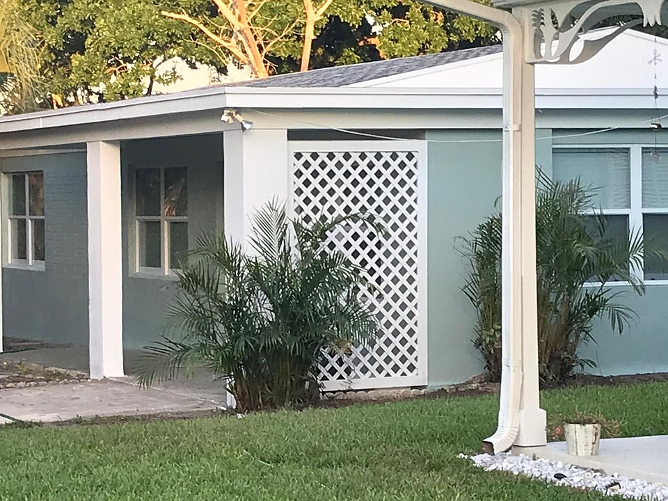 2nd image of 1085 NE Oceanview Cir