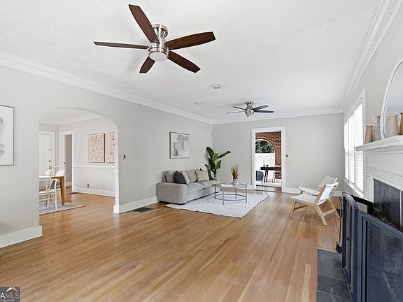 3rd image of 866 Moreland Ave