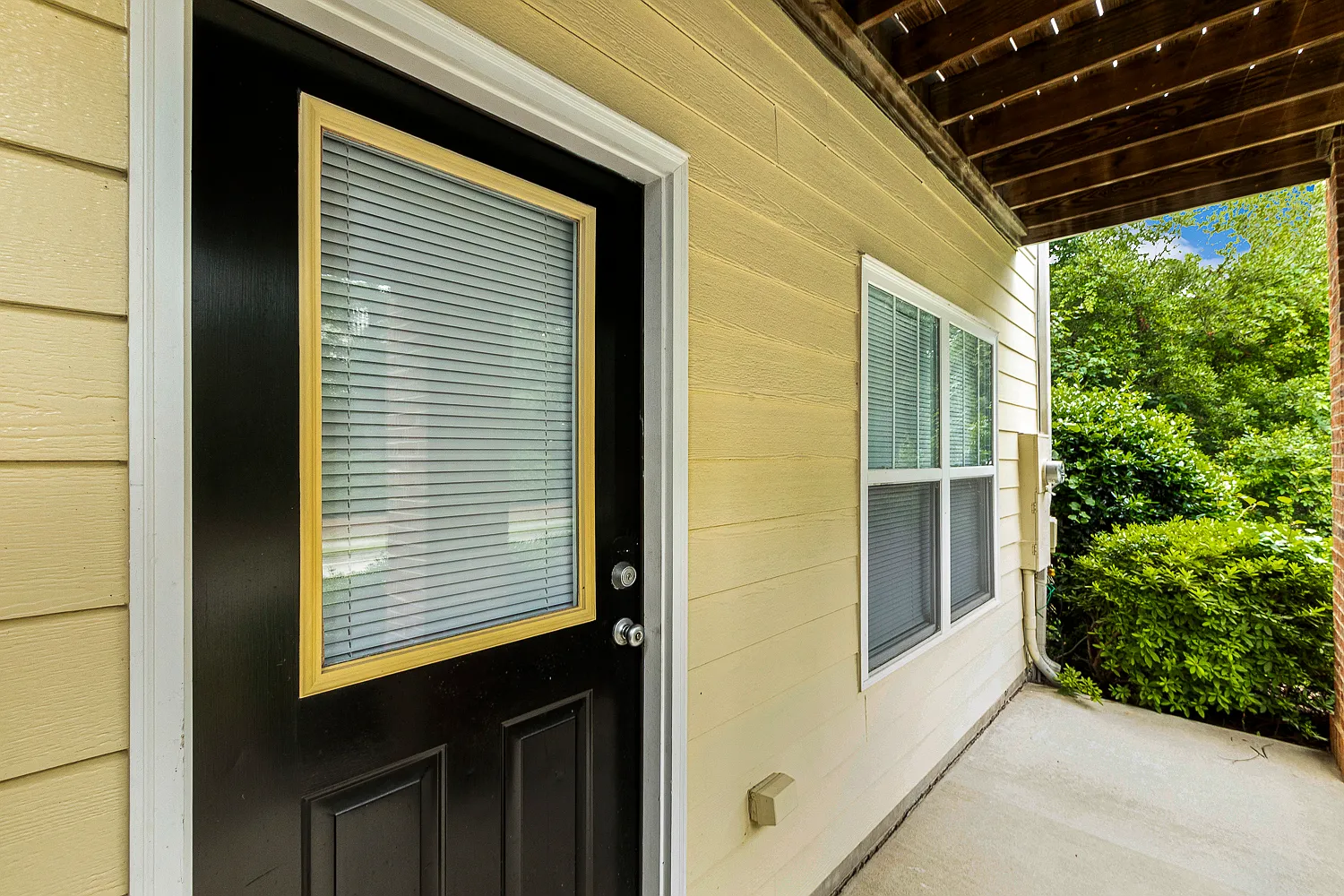 2 bed, 2.5 bath, 1878 sqft, $2,100 — Photo 3