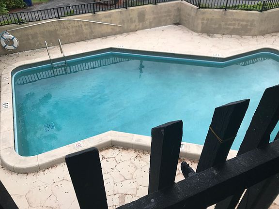 Balcony (Pool View)