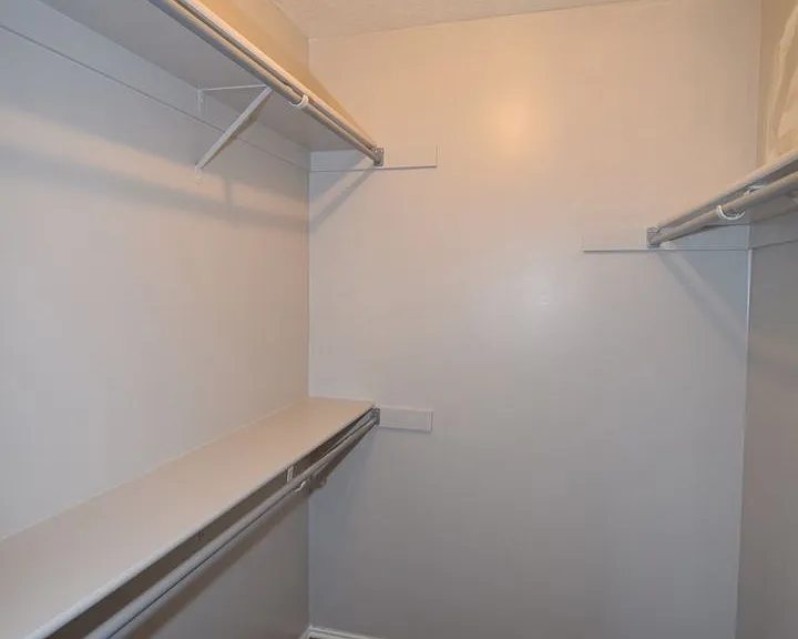 572 E Thatcher Way — Photo 9