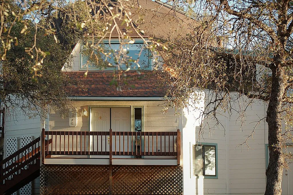 1070 Trails End Dr photo 1