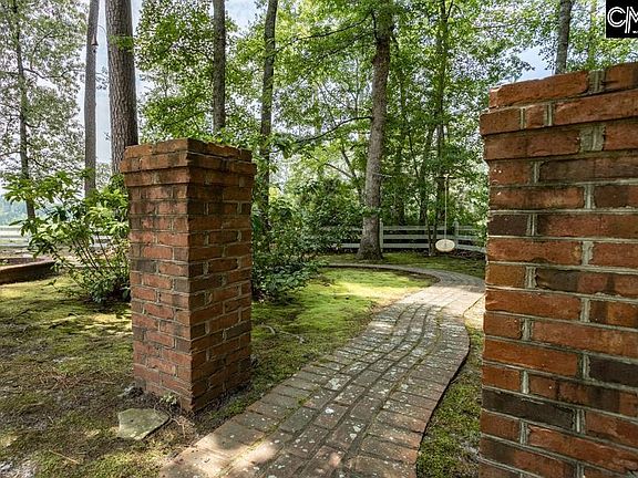 3rd image of 305 Redbay Rd