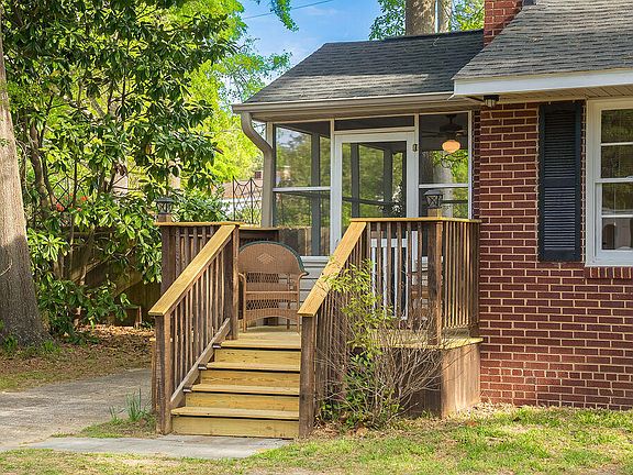 3rd image of 1010 Hitchcock Dr SW