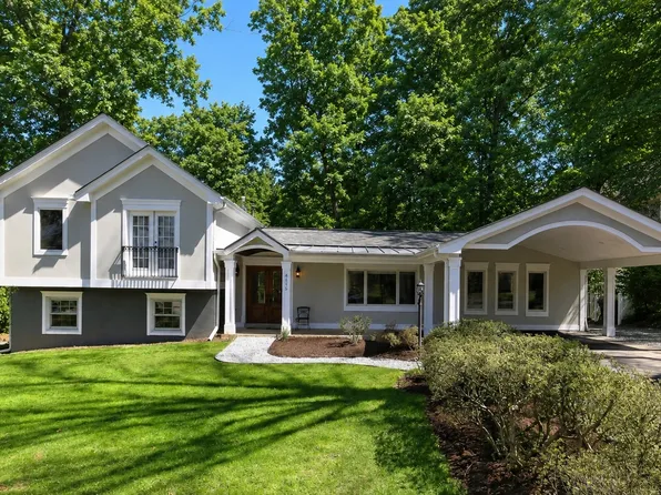 8616 McHenry St, Vienna, VA 22180