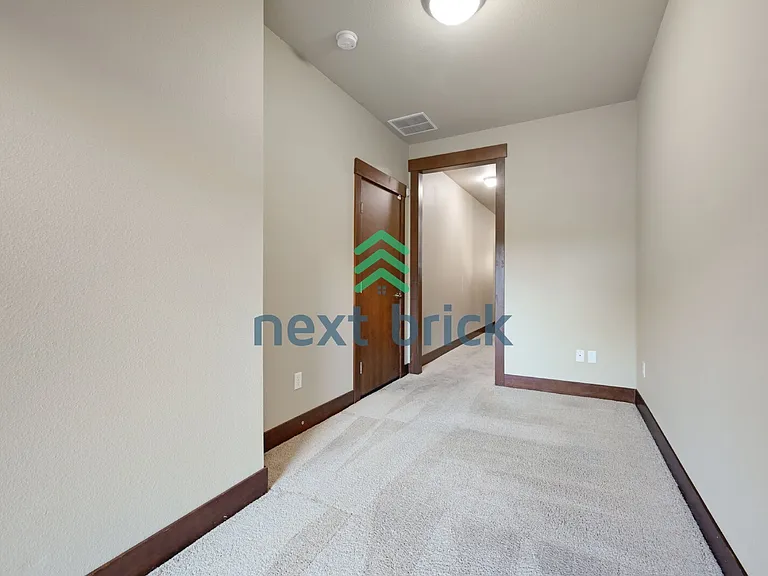 3813 NE 3rd Pl — Photo 18