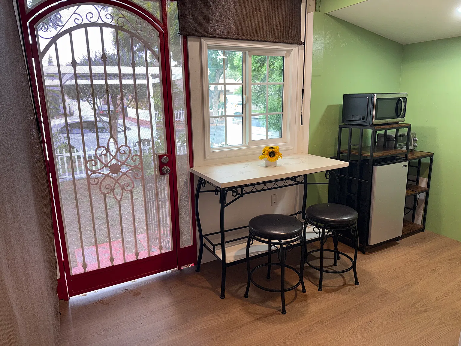 3 bed, 1050 sqft, $1,550 — Photo 1