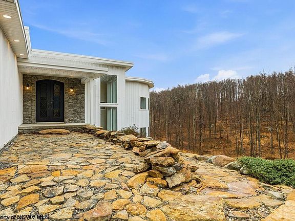 5th image of 1629 Everson Rd