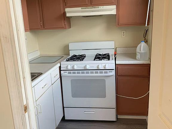 3rd image of 5858 Castor Ave #1