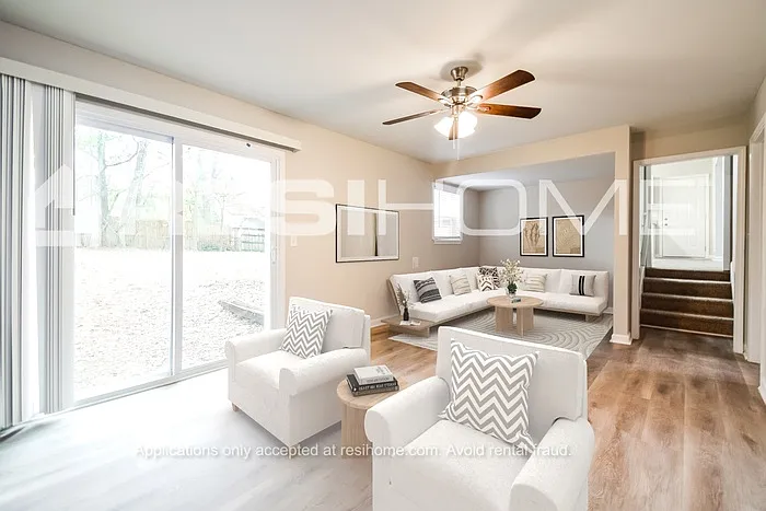 8283 Brittany Ln — Photo 6