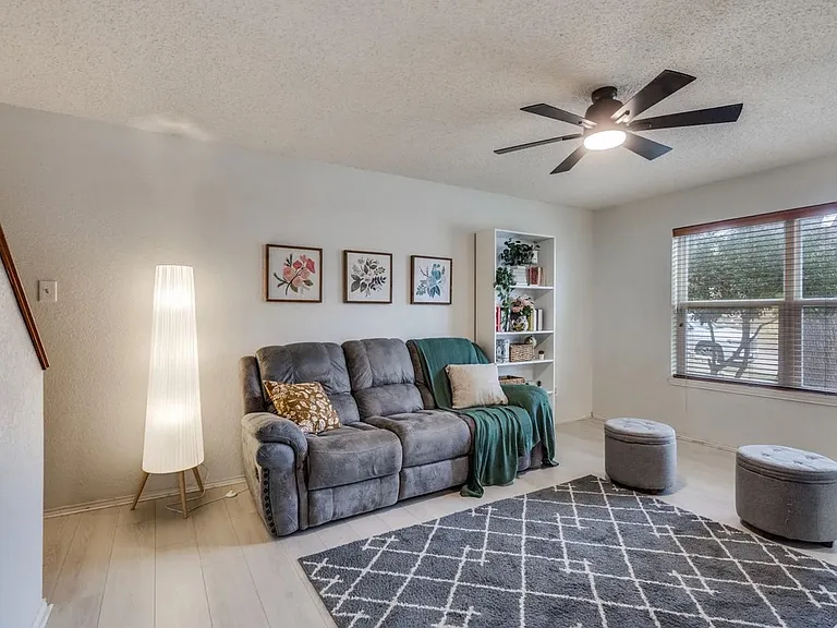 606 Bandera St — Photo 10