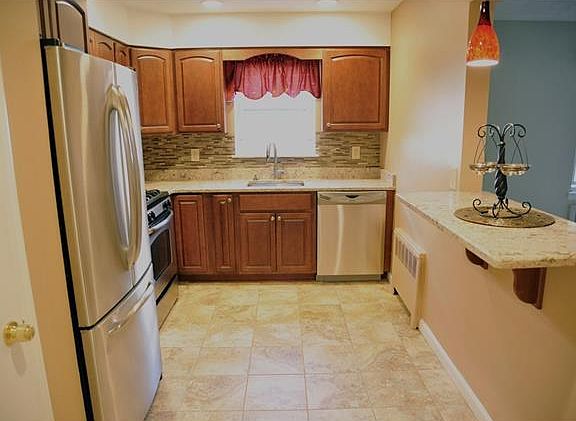 4th image of 133 S Highland Ave APT A4